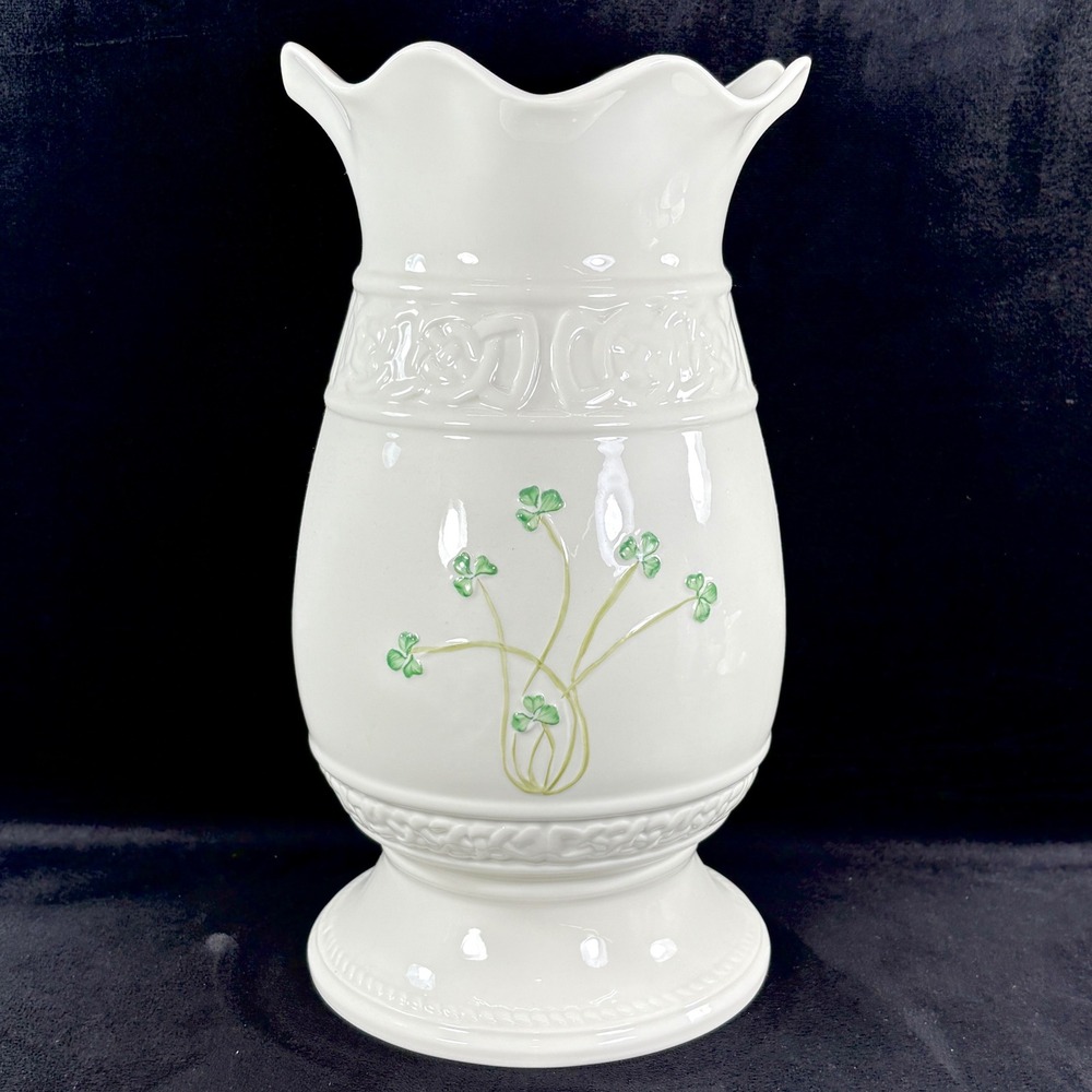 Vtg Belleek Tara 12" Vase 11th Green Mark Shamrocks Celtic Knot Scalloped Rim‎